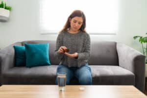 a person takes pills to show symptoms of Xanax use