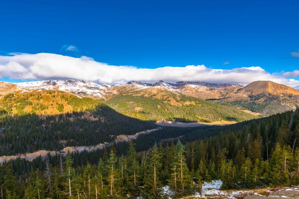 a picture of beautiful mountains to show prescription drug rehab in loveland co